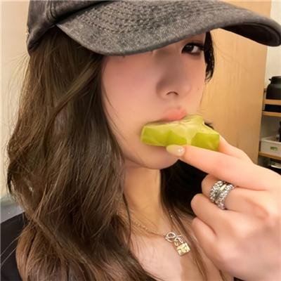 有秘密的她